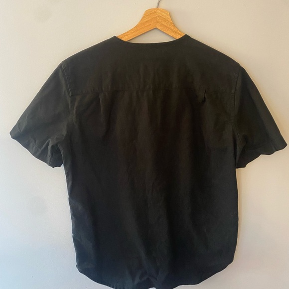 Illustrated Example button up - Picture 2 of 4